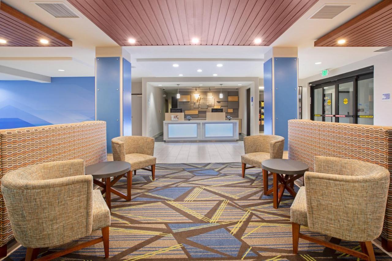 Holiday Inn Express & Suites Phoenix Glendale Dist, An Ihg Hotel Exterior photo